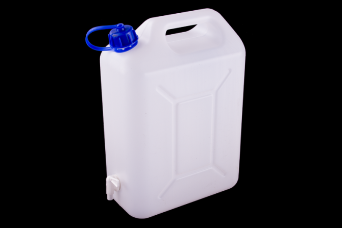 detail Kanystr PVC s kohoutem 10l