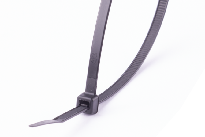 detail Páska stahovací ČERNÁ 400x7,2-50ks