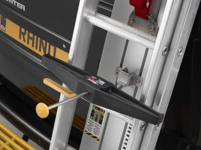 detail Držák střešní univerzální žebříků Rhino