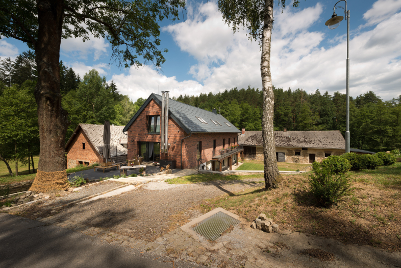 Proměna starého mlýna na idylické místo